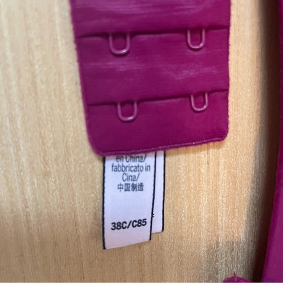 Victoria’s Secret 38c padded bra Burgundy Wide Strap - Picture 7 of 9